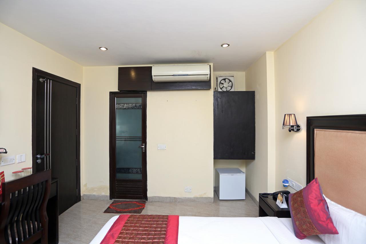 Oyo 714 Hotel De Plaza Nuova Delhi Esterno foto